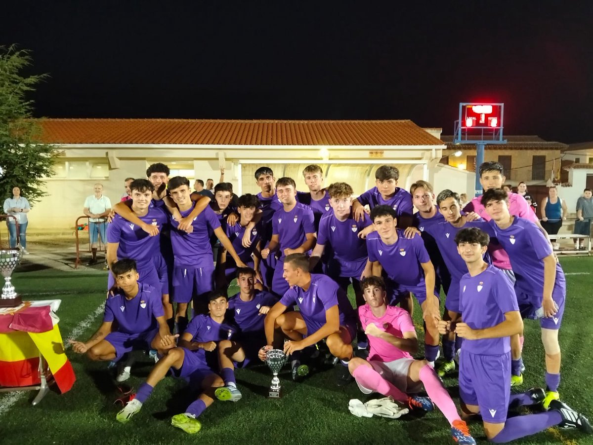 🏆 El juvenil B comienza a rodar con un triunfo frente al Albacete Balompié (3-1) y una derrota ante el equipo anfitrión (2-0), de la categoría sénior, en el trofeo de feria de Villanueva de los Infantes ⚽️ 

Los de Fran Moreno dan la talla ante rivales de mayor categoría