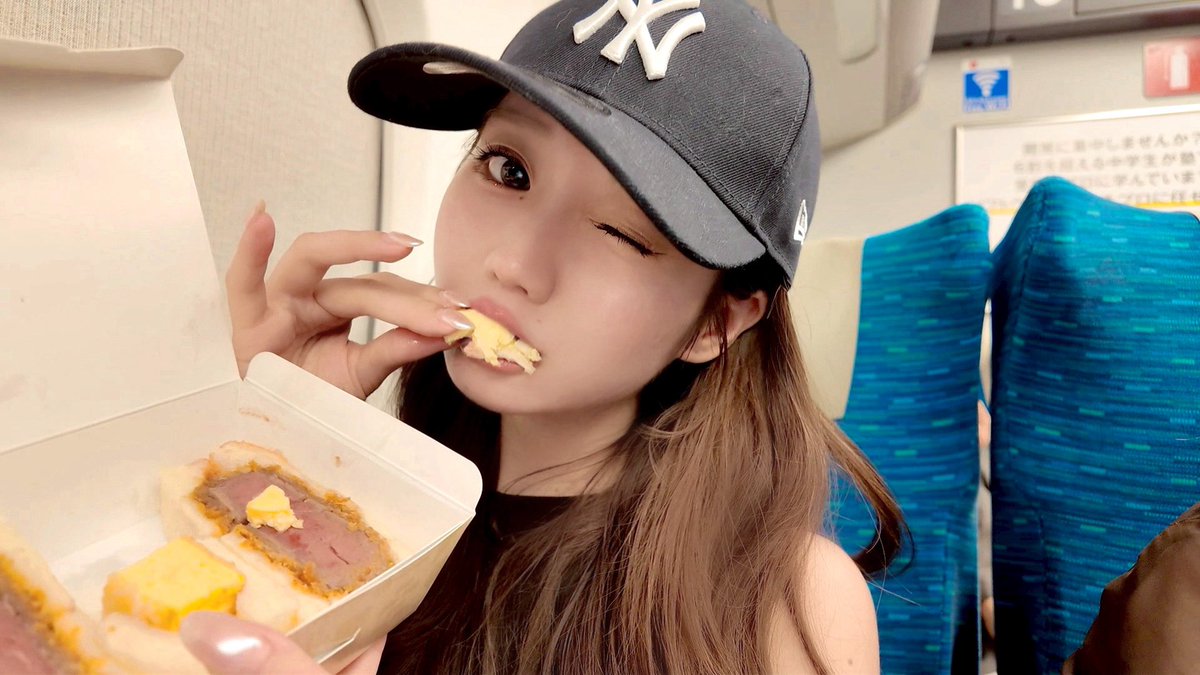 otani_emiri's tweet photo. YouTube更新‼️
このカツ&amp;たまごサンド大好き🫶🏻

みりにゃに1日完全密着してみた
https://t.co/ArYGvZqg41 https://t.co/9WhnohXh5e