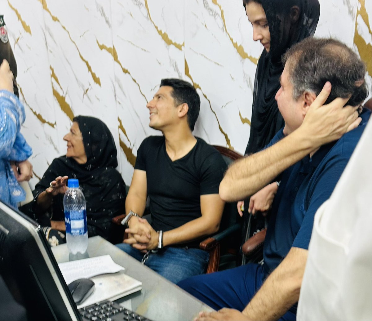 کن کو ڈرانے چلے تھے۔۔۔؟ کوئی ڈر نظر آ رہا ہے۔۔۔؟