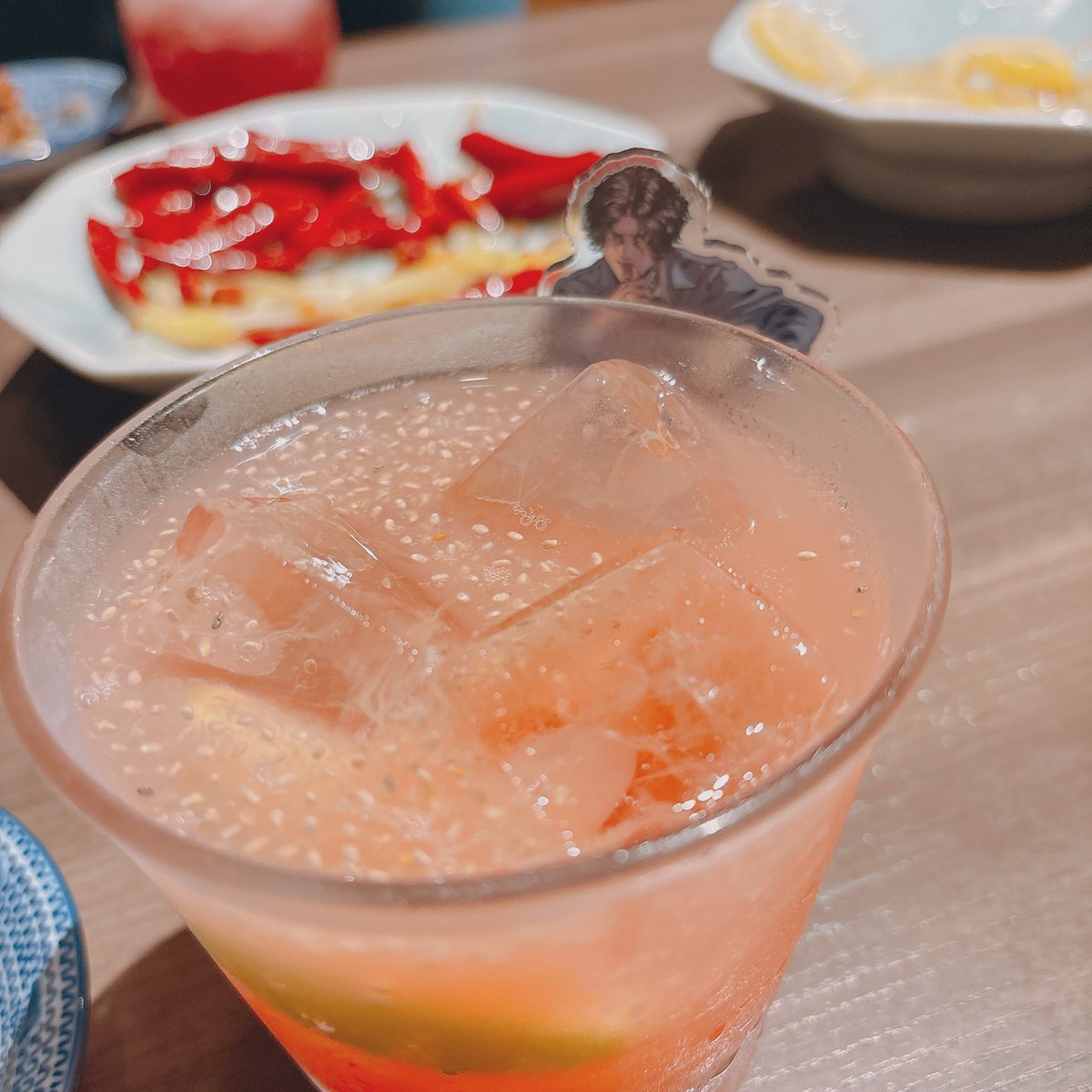 タイのビールだよﾝﾔ。ﾝﾔも飲んでた？
あと香港チキンなどという鶏を食い(ビックリするくらい美味い)、辛いチキンなどを食い、エビパンを食ってグァバのカクテルを飲みました
腹パンパン