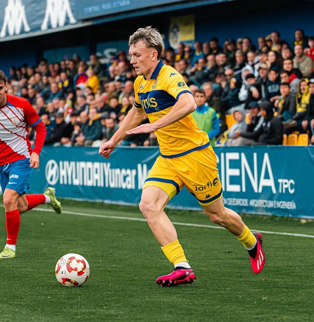 Beni Arroyo (@beniarroyo_) on Twitter photo Apunta <a href="/__AngelGarcia__/">Cazurreando</a> que el Cádiz CF estaría cerca de retirar la oferta puesta sobre la mesa por Vladys.
El delantero, según Ángel, se encuentra de baja y no entrena con sus compañeros. Apunta <a href="/__AngelGarcia__/">Cazurreando</a> que el Cádiz CF estaría cerca de retirar la oferta puesta sobre la mesa por Vladys.
El delantero, según Ángel, se encuentra de baja y no entrena con sus compañeros.