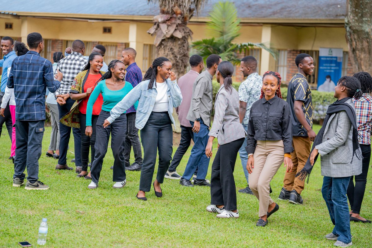 HEZA Initiative making big moves and we love to see it🥳 was honored to facilitate the #HygieneandEnvironment session through establishment of #EcoClubs in primary schools.