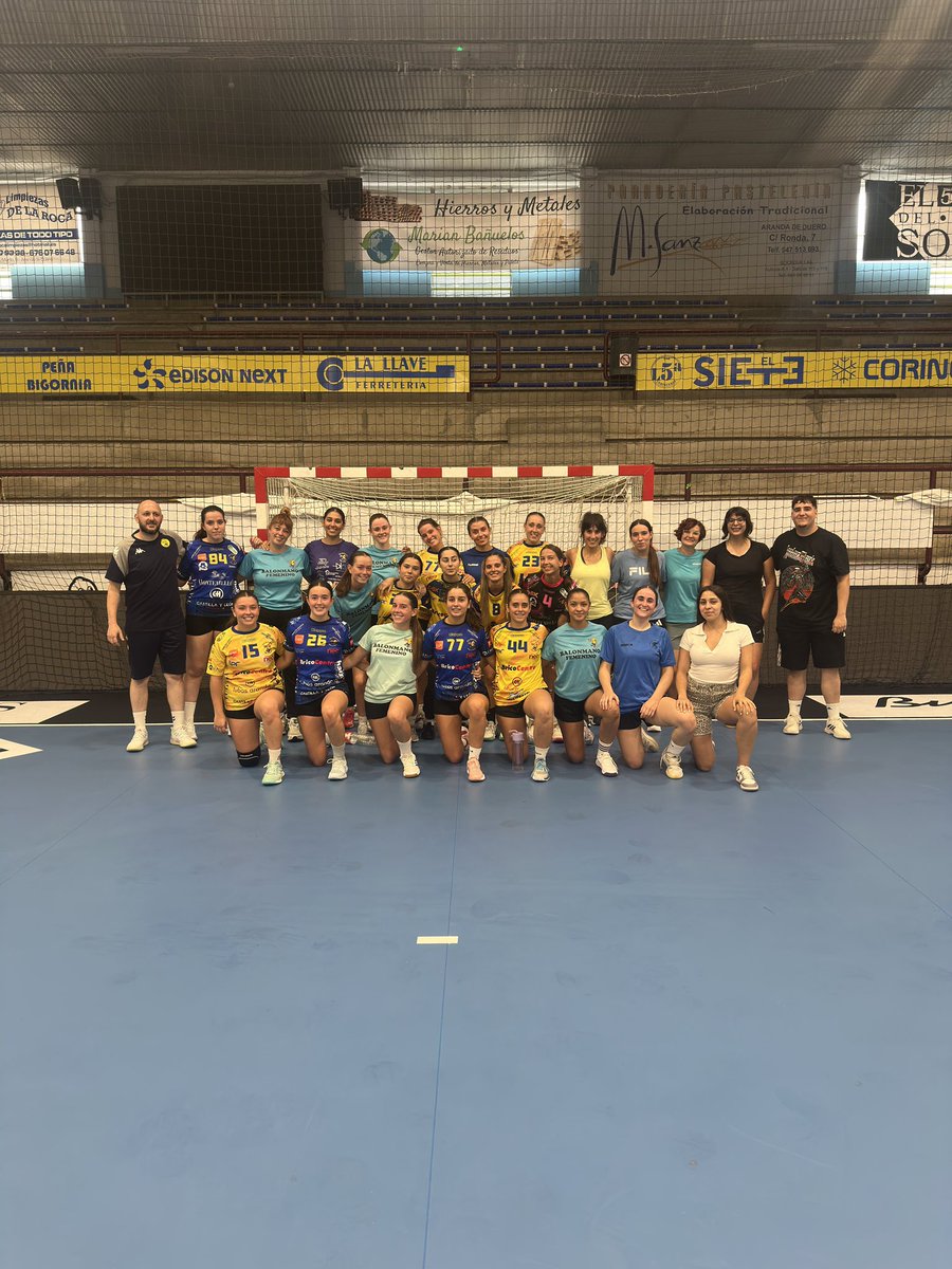 mrs_bm11's tweet photo. Cumplimos los primeros días de entrenos con el grupo femenino de @bmvillaaranda 
Esto no ha hecho nada más que empezar y estas chicas tienen hambre de hacer cosas muy buenas esta temporada. https://t.co/lvaRRwooEy