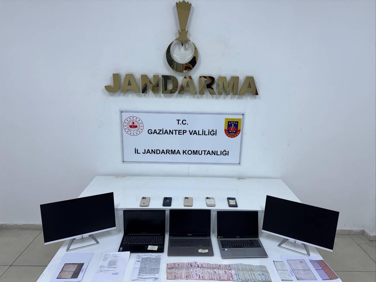 Resmi belgede sahtecilik çetesine jandarmadan operasyon
gercekhaber27.com/resmi-belgede-… 

#gaziantep <a href="/jandarma/">T.C. Jandarma Gn. K</a> <a href="/gantepjandarma/">Gaziantep İl Jandarma Komutanlığı</a> <a href="/halilsen42/">Halil Şen</a> #SONDAKİKA
