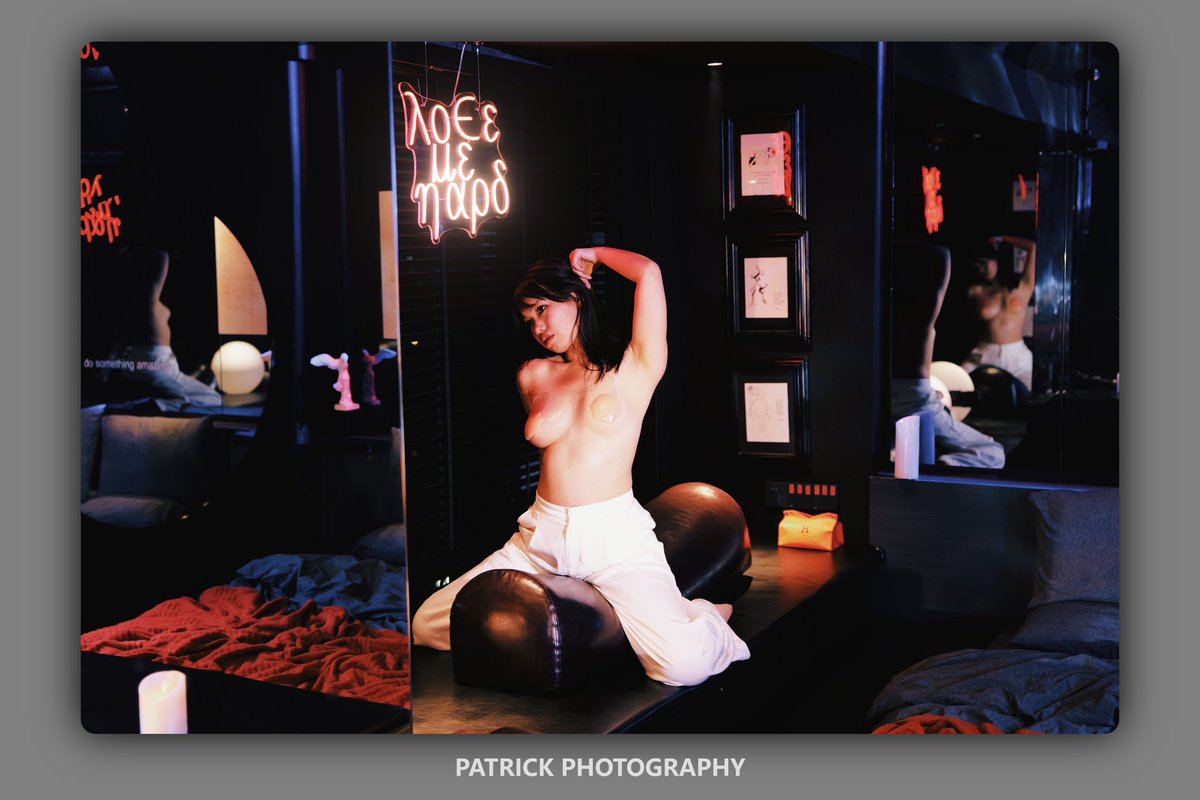 Cyber23Patrick's tweet photo. 或许见面的一瞬间，新的灵感就已经爆发
👩🏻：@defeatedoo 
📸：@Cyber23Patrick 
#私房 #人像攝影 
感谢转推
@Fengsiyuan 
@tbzt2024 
@eggroll_tea 
@jiumc86 https://t.co/xdGtIPaQRL