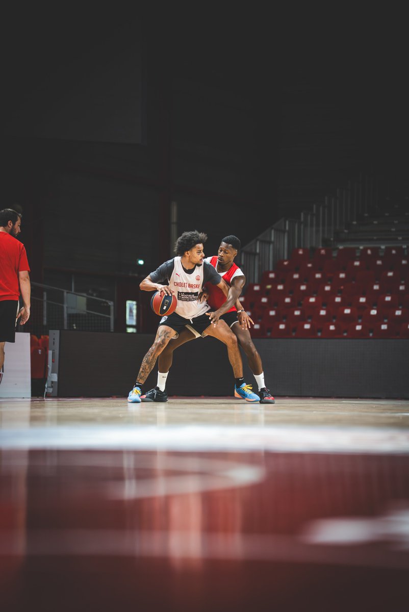 Nouveau venu à l'entraînement ce matin ! 😁

Daylen a pris ses marques avec le groupe ! 🔥

#CBFAMILY