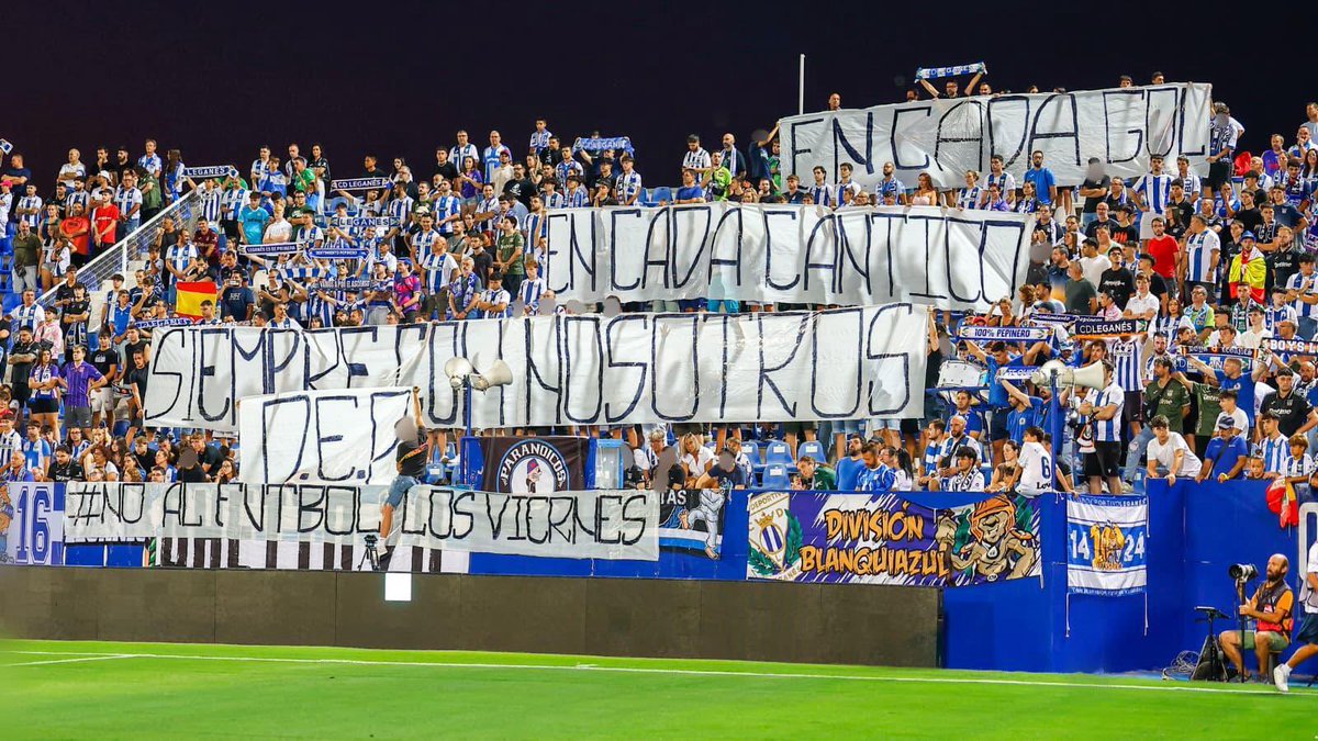 Ghetto28Ultras's tweet image. C.D Leganés - Cádiz 

“En cada gol, en cada cántico, siempre con nosotros”

Primer partido de la temporada en casa, no sin antes acordarnos de todos aquellos pepineros que ya no están con nosotros.

Butarque volvió a rugir. 

Seguiremos reivindicándolo, ¡No al fútbol los viernes!