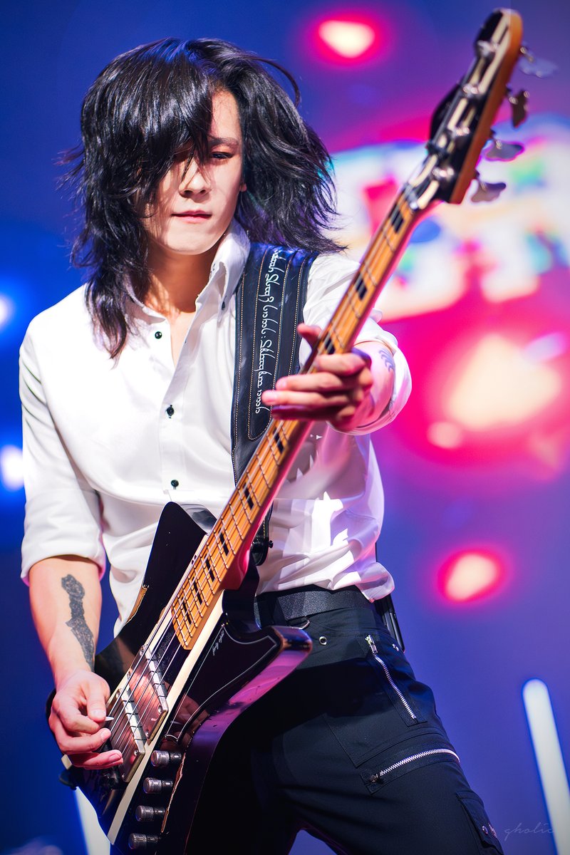 GUITARHOLICxxx's tweet image. 아련하시네요.. ｡.ﾟ･*☆

싸이언 CYAN
250822 #크랙샷 #Crackshot