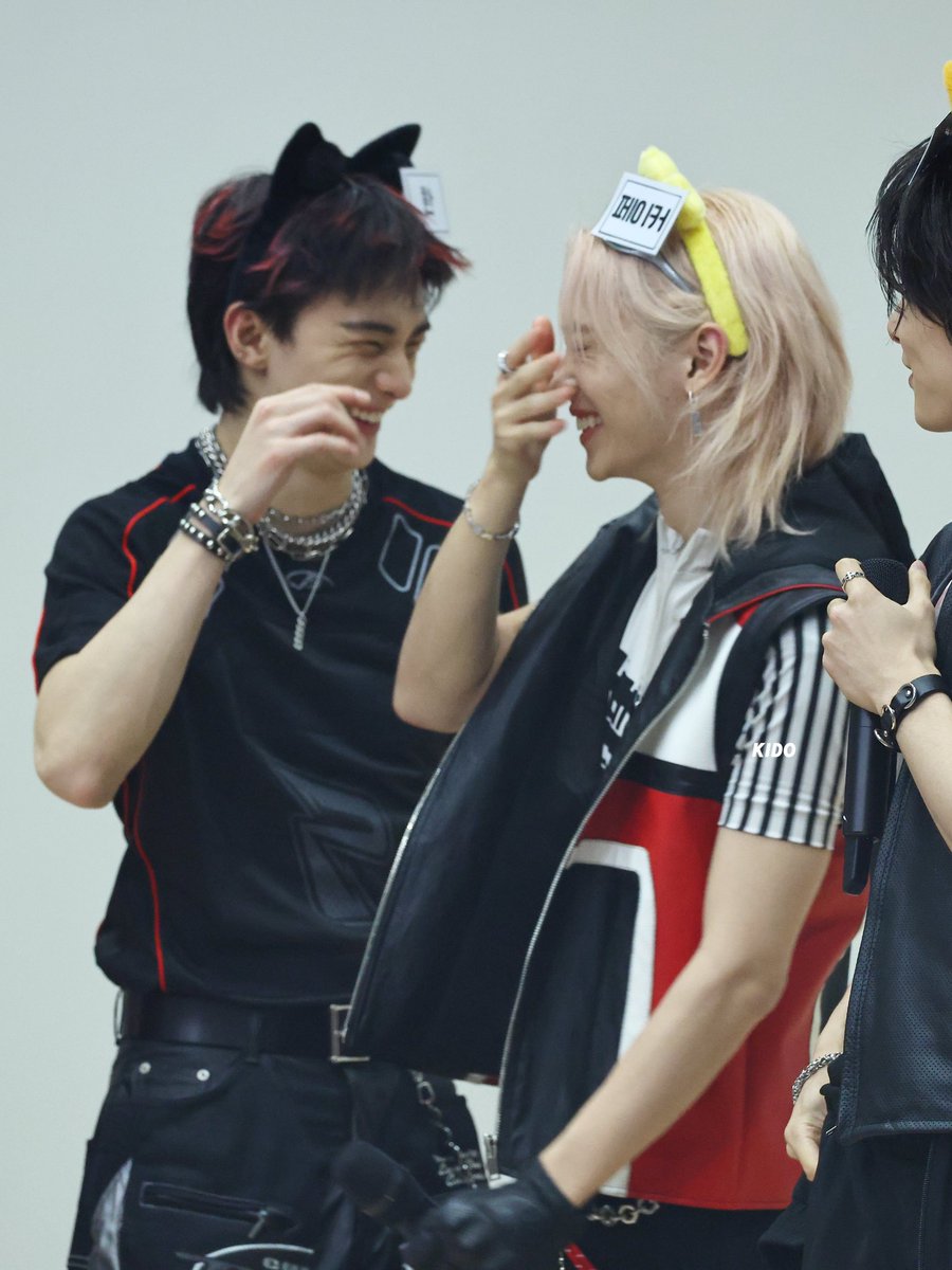 hwgflx's tweet photo. HAPPY HYUNLIX😭💕😭💕😭 https://t.co/1n7C6ndkrW