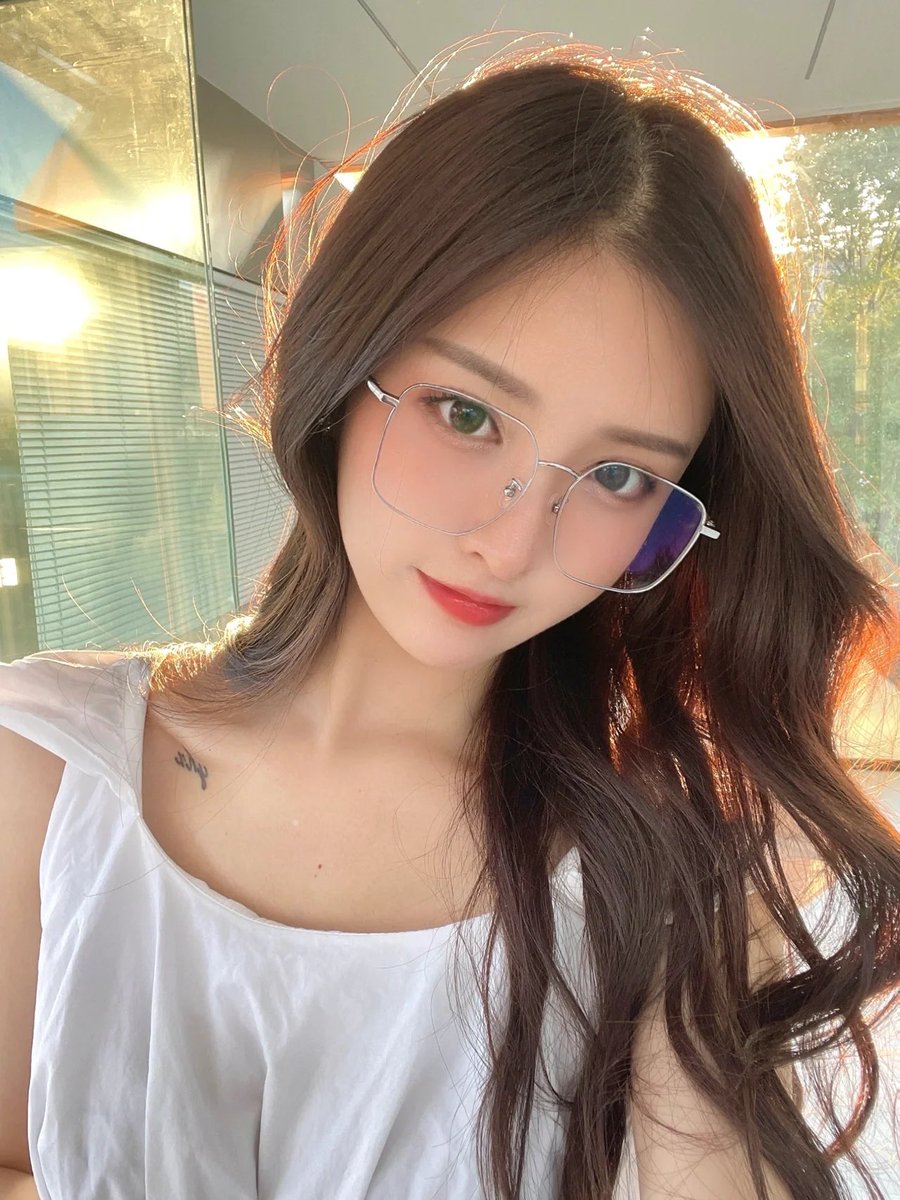 Ehaiou's tweet photo. 有人说我消失了，其实我只是变懒了🥲 https://t.co/MkJTPtq3eq