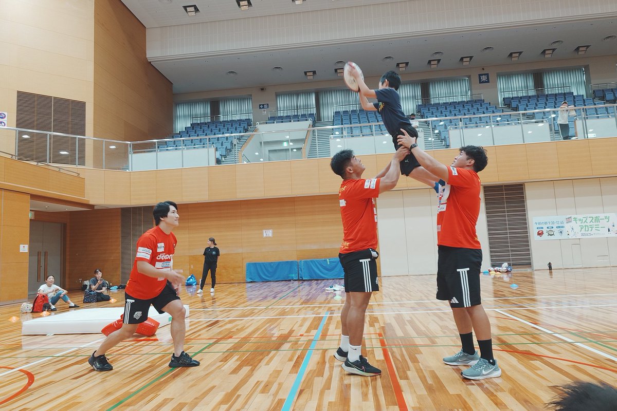本日HOS住吉スポーツセンターで開催されたOSAKA SPORTS GROOVE 
キッズスポーツアカデミー に、住吉区民アンバサダーの #金勇輝 #五十野海大 選手と、#山﨑祥希 選手が参加しました⚾️🏐⚽️🏀🏉

様々なスポーツを体験した子どもたちに対して「夢を持つことの大切さ」を伝えました👏

#レッハリ