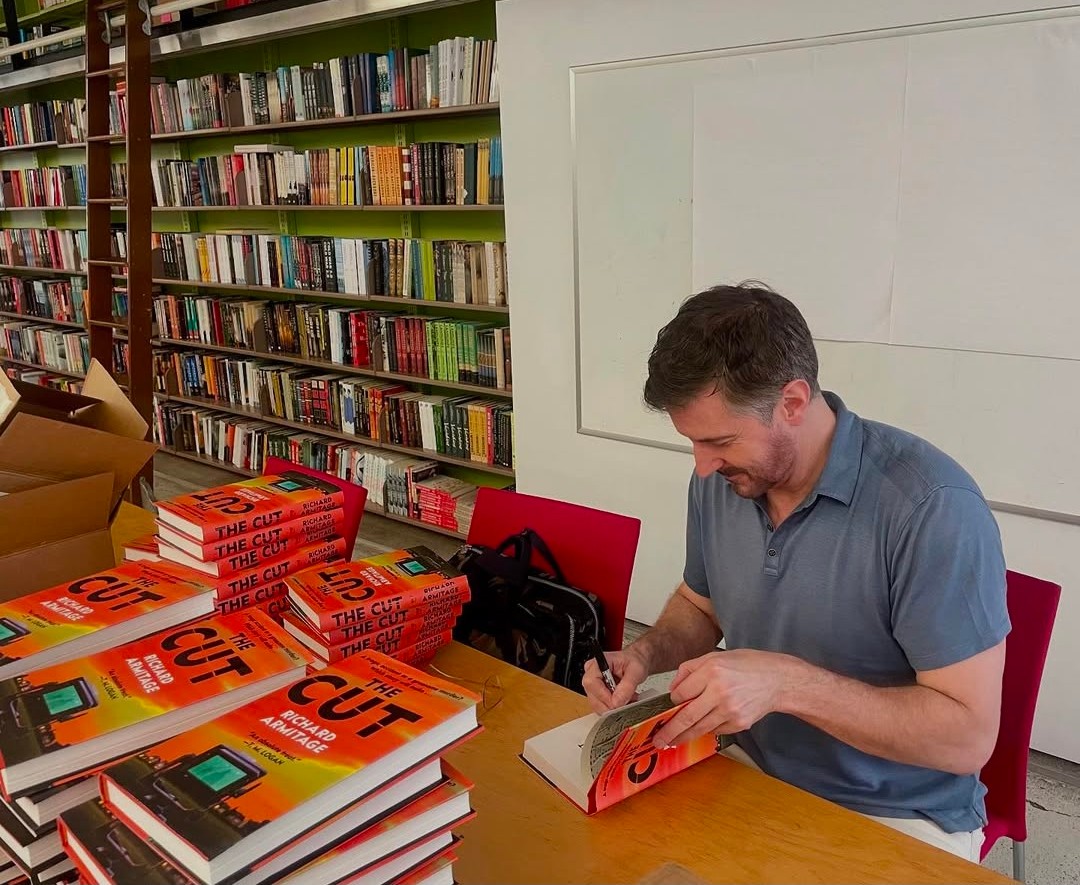 Enjoyable activity 📚😍
#RichardArmitage