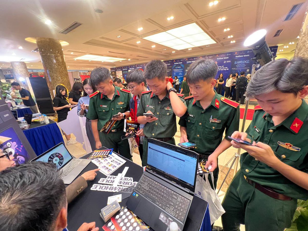 Our vietnam team is at the Building L1 competition in Hanoi - they are representing wormhole and educating people about wormhole 

It is such a pleasure to be able to work w the <a href="/ttt_lab/">TTT Labs I Validator 🇻🇳</a> team