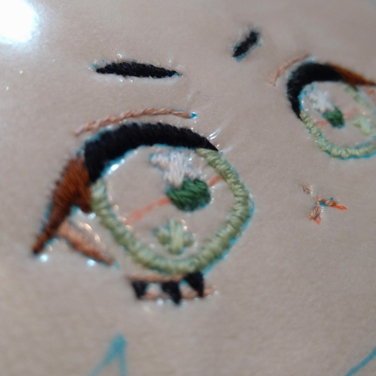 もうちょっと……もうちょっとでお顔の刺繍が終わる
絶対に可愛い🕊ぬいを錬成してみせる！