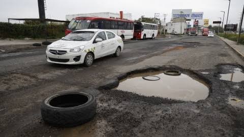 <a href="/germanmcazares/">Germán Martínez Cazares</a> <a href="/LuisaAlcalde/">Luisa Alcalde</a> Es una zorra hocicona, de familia ladrona abusiva, su papá se repartió  billetes de Mexicana ✈️ y de NOTIMEX y otras corruptelas. Los baches que niega!!