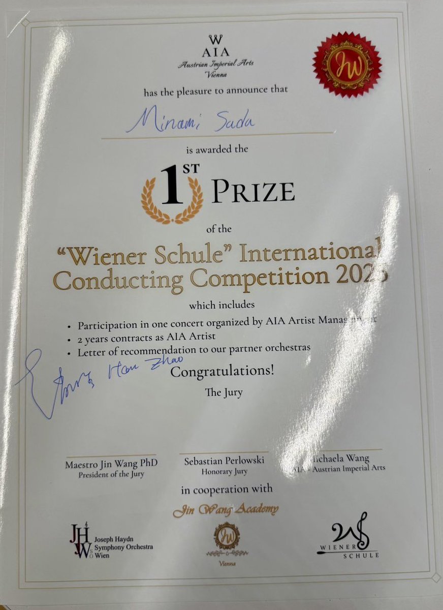 【ご報告】
ウィーンで行われた指揮者コンクールにおいて第1位を受賞しました。

🇦🇹“Wiener Schule” international conducting competition 2025
🏅𝟭𝘀𝘁 PRIZE

くじ引きにより最終ラウンドで指揮したのは「魔笛」。
有難いことにオペラ歌手の方にお声掛けいただき、次に繋げることが出来そうです。