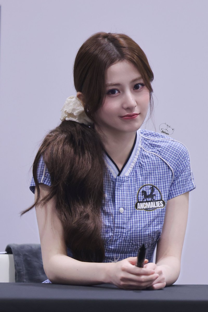 SHINEZ_shinez's tweet photo. 250823 HD  

#허윤진 #YUNJIN #ユンジン 
#LE_SSERAFIM #르세라핌 #ルセラフィム https://t.co/0dnfNz82Pn