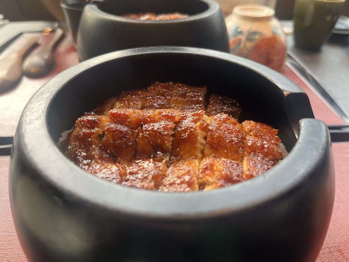 働きたくないので昨日食べたひつまぶしをずっと眺めてた。さっき大好きな立ち食いそばを食べたばかりなのに。
愛知で食べて忘れられない味だった #まるや がまさか東京で食べられるとは。JKとの夏休みはまるやでしめた。