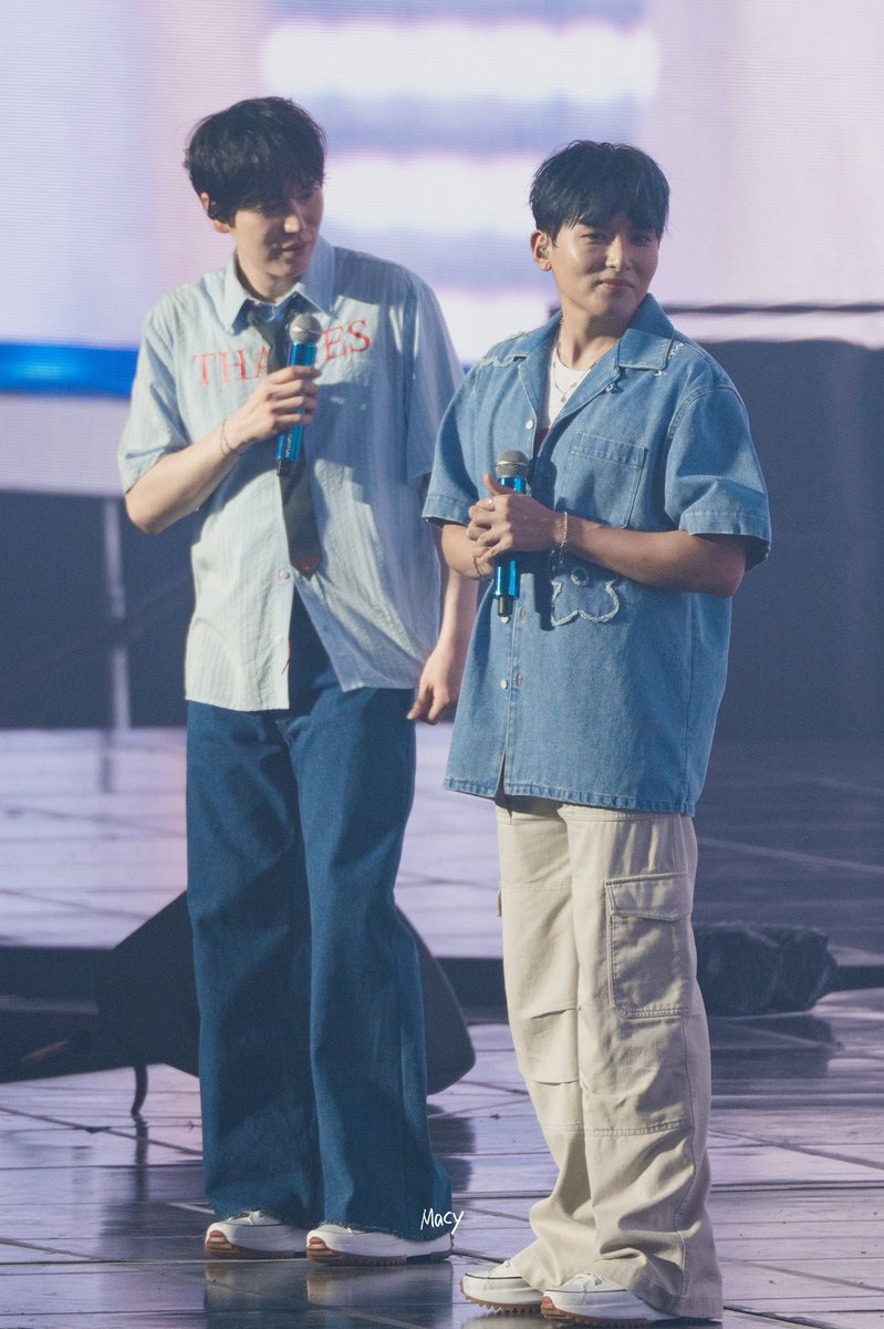 250822 Super Show 10 in Seoul Day 1
💙
<a href="/9ryeong9/">RYEOWOOK</a> 
<a href="/GaemGyu/">ChoKyuHyun</a> 
-
#SUPERSHOW10
#RYEOWOOK #려욱 
#KYUHYUN #규현
#SUPERJUNIOR #슈퍼주니어