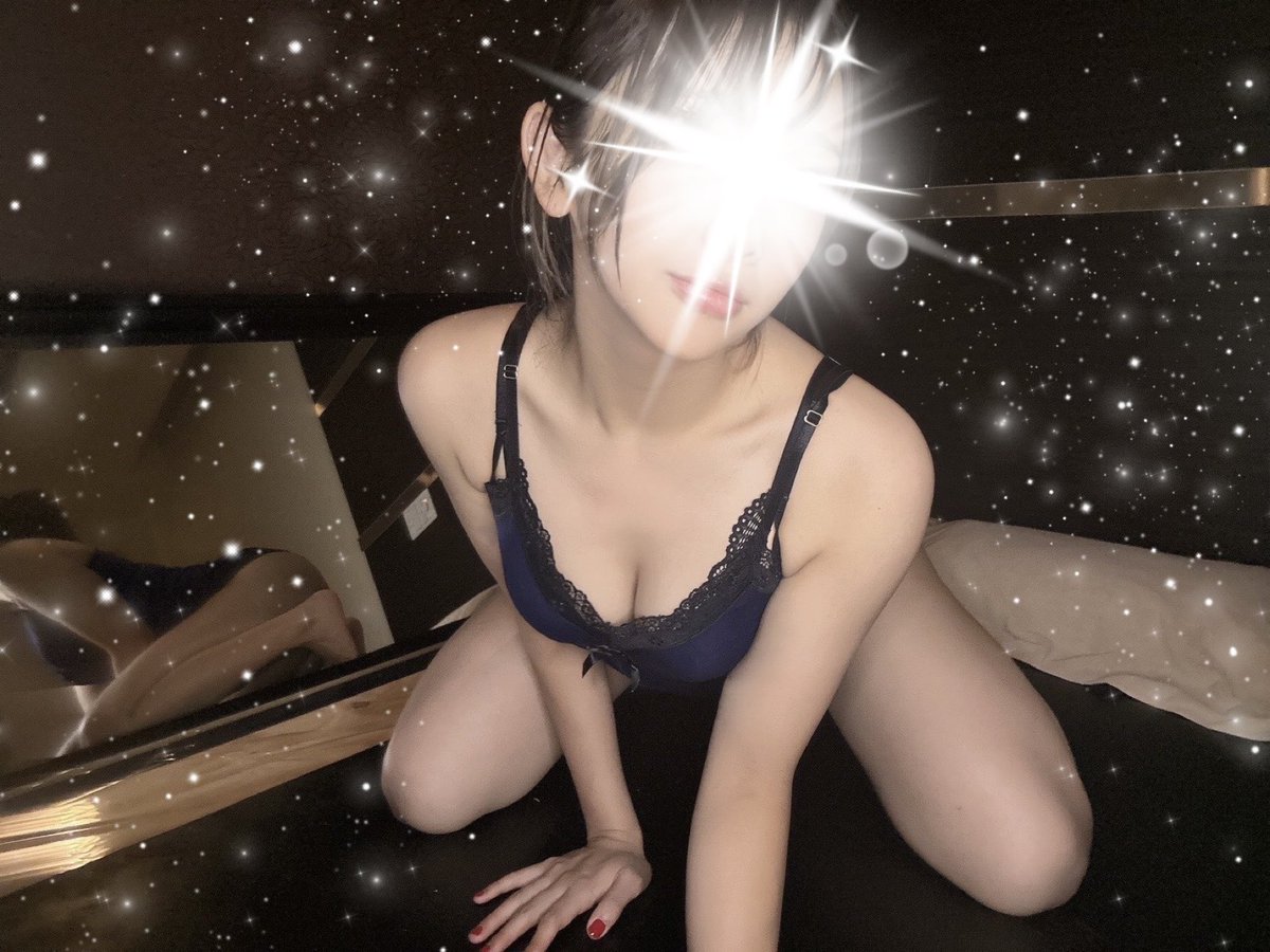 あの (@ano_____0) on Twitter photo こんにちは〜₍ᐢ⸝⸝•ω•⸝⸝ᐢ₎
お店いてます♡。✧。・゚
18:00~予約可能です♡
会いに来てくれたら嬉しいなっ🥺🥺 こんにちは〜₍ᐢ⸝⸝•ω•⸝⸝ᐢ₎
お店いてます♡。✧。・゚
18:00~予約可能です♡
会いに来てくれたら嬉しいなっ🥺🥺