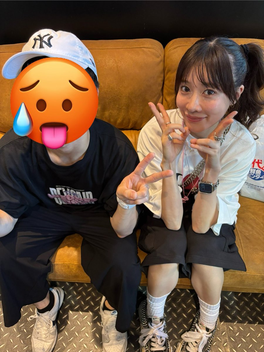 6USEesF3Qr4817j's tweet photo. ミーグリ!
「渋ラジぶり〜」で顔も名前も覚えててくれた🥹 5年ぶりにライブ出た報告(写真も)とすぅさんとサイサイへの感謝をどうしても直接伝えたかったので本当よかった!
ギターの話とかまだ若いんで一階スタンディング任してください笑とか雑談もして満足!明日また会いましょう🎳
#SuuLISTLESS https://t.co/ST9nRubLiX