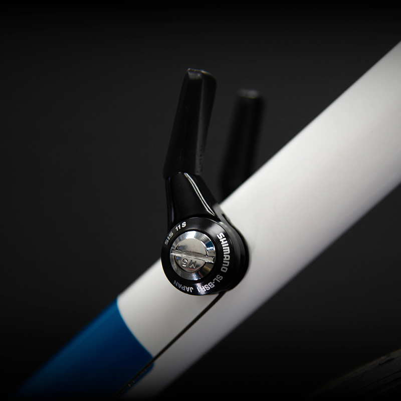 jitenshatao's tweet photo. 【メーカー在庫情報】イーエムサイクルズ❕R101!
https://t.co/6MbG0G1FeA
特別価格は店頭にて✨

ホワイト
XXSサイズ　少量
XS、S、M、Lサイズ　あり
XLサイズ　少量 

キャリパーブレーキにWレバーというスタイリッシュなクロモリロード🚴
#ロードバイク https://t.co/HNawKxxKPZ