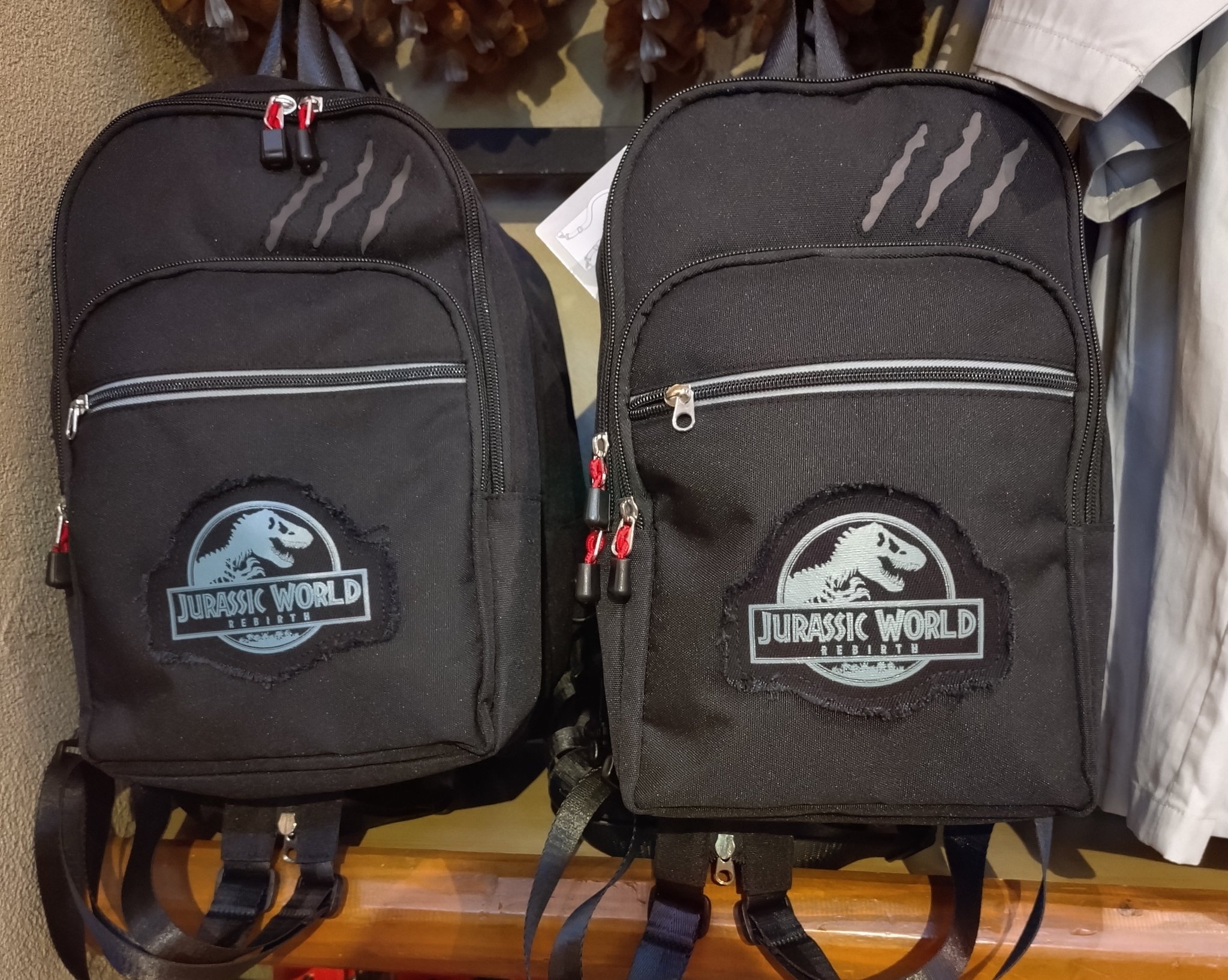 USJ 限定　ジュラシックワールド　2WAY バッグ USJ 限定 ジュラシックワールド 2WAY バッグ - メルカリ