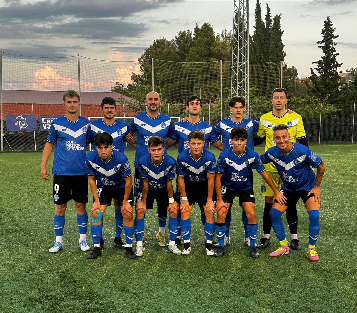 CF Solsona - des de 1928 (@cfsolsona) on Twitter photo 🔵 Resultat 1er Equip📝
CF Solsona 2 - 0 <a href="/uebalsareny/">UEBalsareny</a>
Primer partit de pretemporada a casa davant la <a href="/uebalsareny/">UEBalsareny</a> . Amb gols de @_robertferrer i @__vazquez10 vam aconseguir la victòria en un partit que ens va permetre agafar ritme i minuts sobre la gespa.
#1requip #somescapulats 🔵 Resultat 1er Equip📝
CF Solsona 2 - 0 <a href="/uebalsareny/">UEBalsareny</a>
Primer partit de pretemporada a casa davant la <a href="/uebalsareny/">UEBalsareny</a> . Amb gols de @_robertferrer i @__vazquez10 vam aconseguir la victòria en un partit que ens va permetre agafar ritme i minuts sobre la gespa.
#1requip #somescapulats