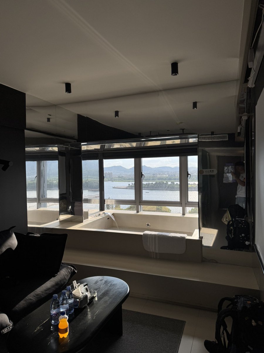 livefrmutopia's tweet image. 