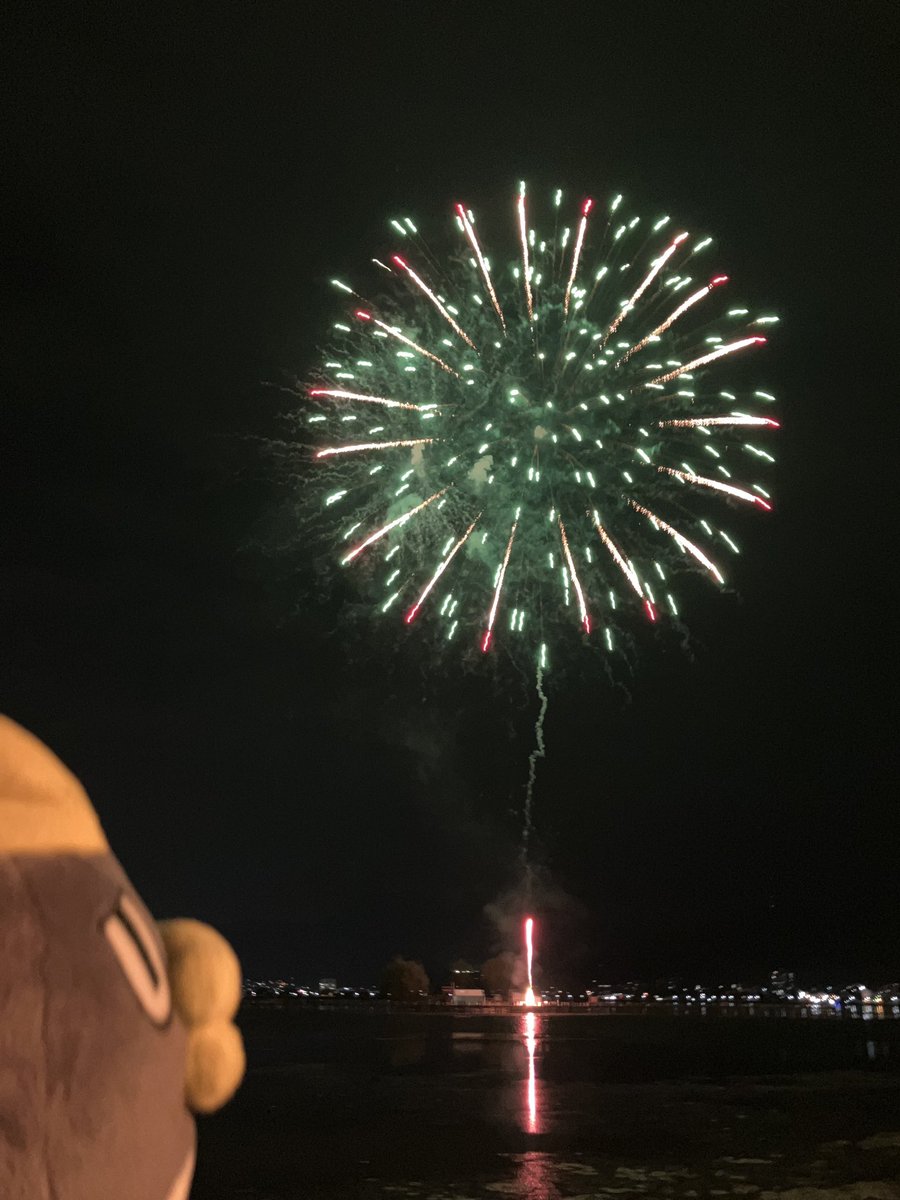 夜は諏訪湖で花火が上がって
すごくキレイでした🎇

久しぶりの遠出楽しみましたぞ〜😚