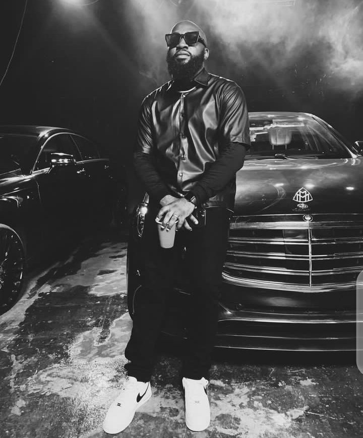 "I see 'em talk like a giant, but moving like a midget, the hates doesn't equal up to the digits.

It is easy to have opinions, I know a lot of armchair critics, tell you how to drive your Benz, but never owned a Civic..."

"Pray For The Crown" ft. Loose Kaynon