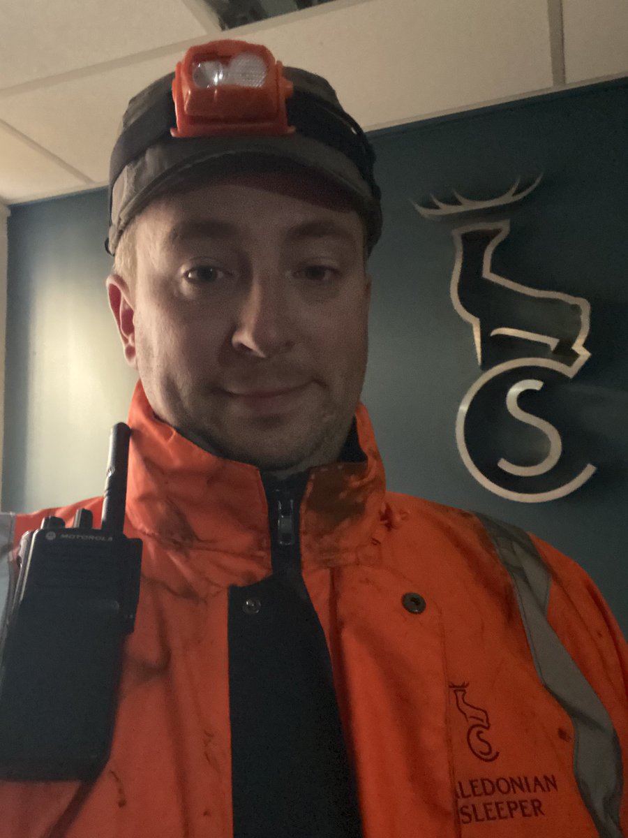 TM_Tom_D's tweet photo. As part of my #TrainManager training we undertake shunting duties, which means taking 3 trains and creating the 16 coach rake towards #London Euston, while the passengers snooze.
It’s a great learning experience spending time with our great shunting team.
#trainguard
#CallyBeds https://t.co/P6LtAjv4Fj