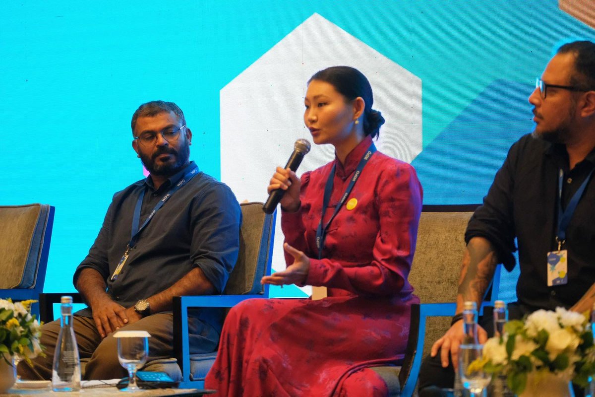 “Монгол хаан” жүжиг Дэлхийн Оюуны Өмчийн бага хуралд өөрсдийн туршлагыг хуваалцлаа!
Хурлын үеэр дэлхийн тайзнаа оюуны өмчийг бүтээлч байдлаар ашиглаж буй үлгэр жишээ кейс хэмээн үнэлэгдэв.
“Монгол хаан” жүжгийн баг 10 дугаар сарын 10-26-ны өдрүүдэд Япон улсын Токио болон Нагоя