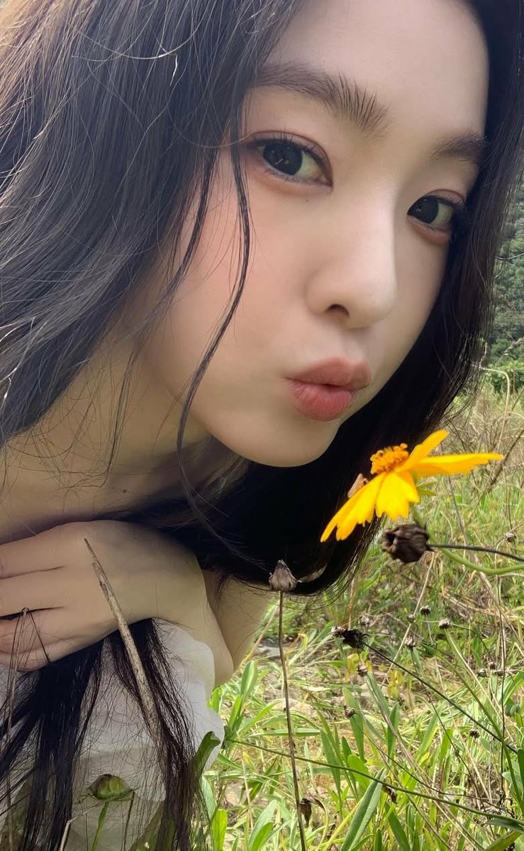 sungkyung_lab's tweet photo. IRENE🌼                               LAMI🍦 https://t.co/LxOC1wbl5A