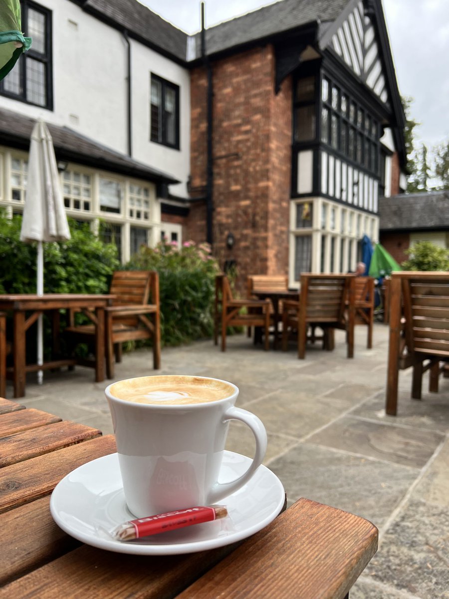 I am pleased to say the Inn #WoodhallSpa ☕️ rescued things for #Wassoncoffee after the Golf experience 🥴

A very good Flat White ☕️ for £3 in pleasant surroundings coming in at a good 9 👌