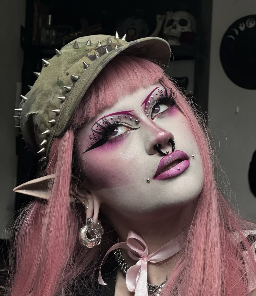 The ✨Manic Pixie✨ of our dreams! <a href="/motherof/">Patricia Eastman</a>.hades 🖤

Would you try this look?