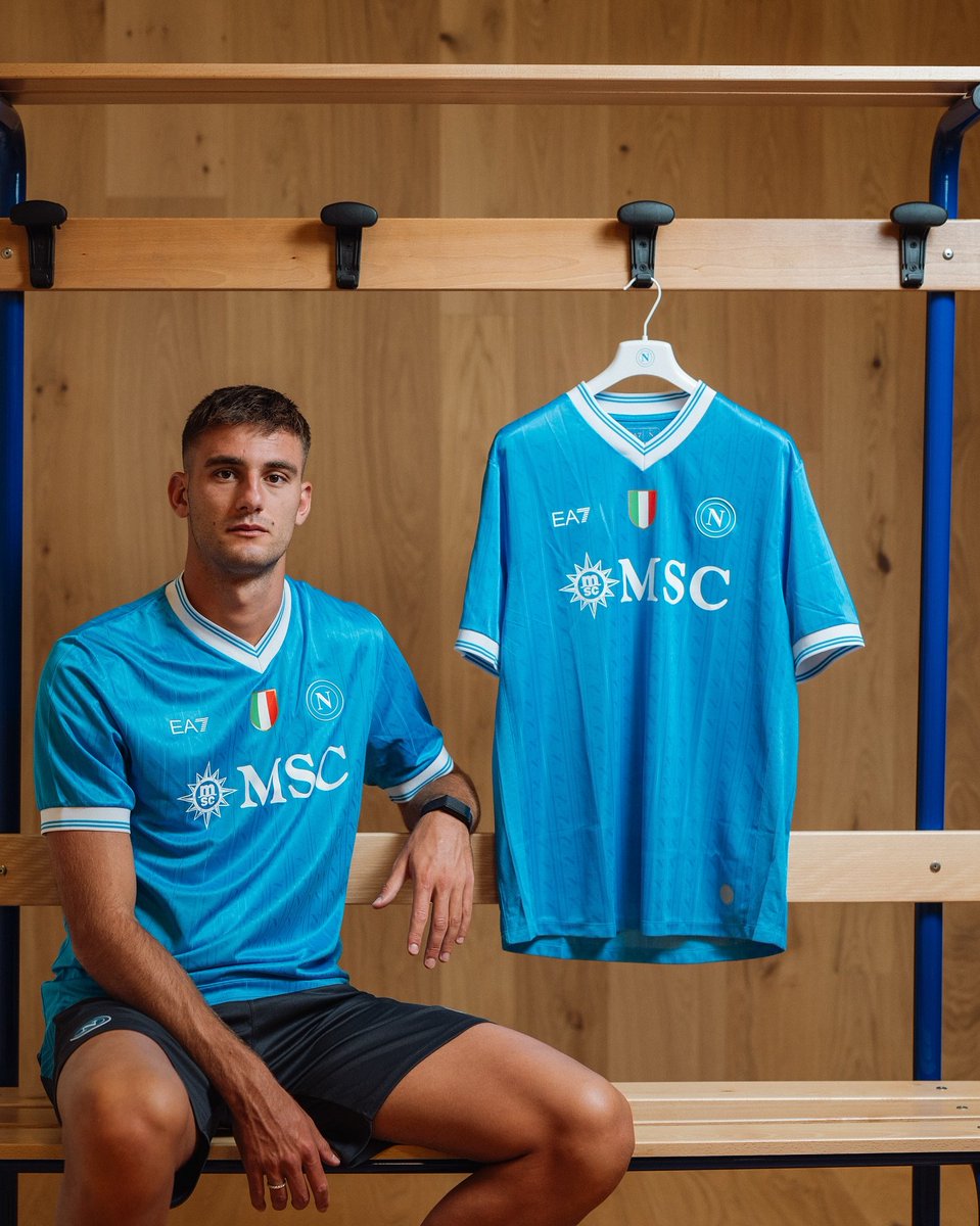 NEW NAPOLI ATTACK Romelu Lukaku will miss the start of the season, but that at least will give the 6ft 7ins striker Lorenzo Lucca a chance to prove his worth. campanica.blogspot.com/2025/08/new-at…
----
#Naples #Napoli #football