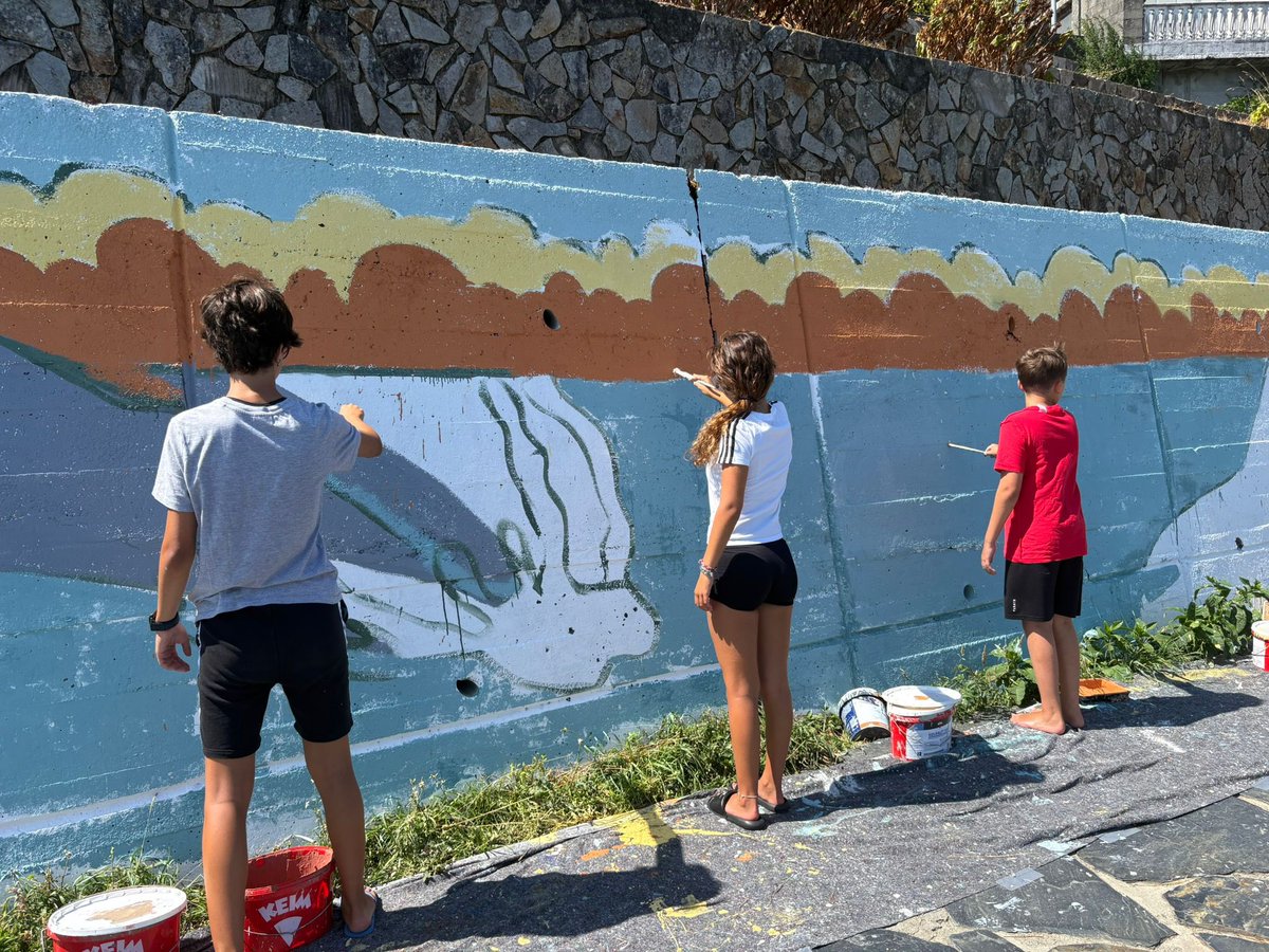 Coincidindo coas  XORNADAS GASTRONÓMICAS da  Cofradía de Pescadores De Corcubión, un novo MURAL PARTICIPATIVO DA CULTURA MARIÑEIRA vai ver a luz. Neste caso os pintores, coordinados pola artista Raquel, están a realizar unha nova obra, que terá como protagonista a un golfiño.