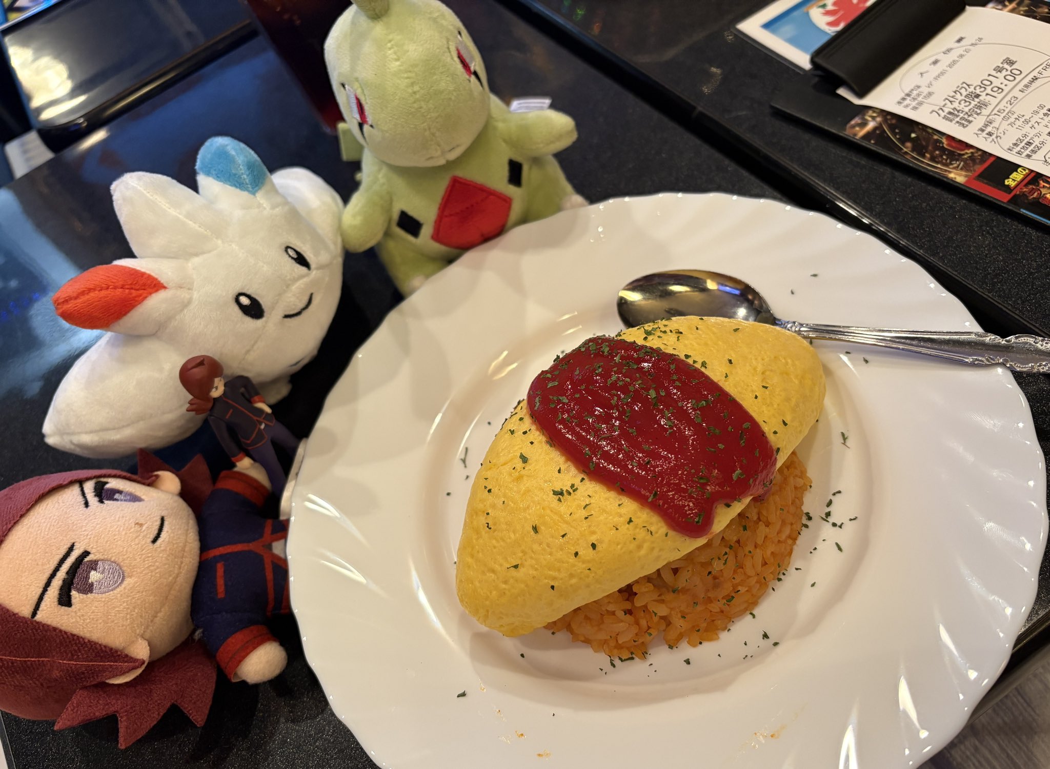 オムライス eggg cafe】 @新宿（期間限定） 柔らかい牛頬肉を挟んだ