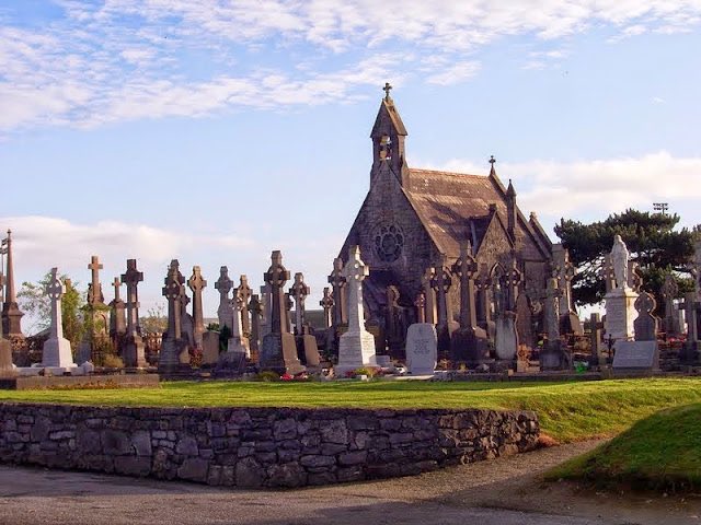 IGRS Top Research Tip #169: Searching for gravestone inscriptions in Co. Galway? This comprehensive list points to over 400 cemeteries and burial grounds across the county for which there are inscriptions and/or burial records: tinyurl.com/29t29n4h