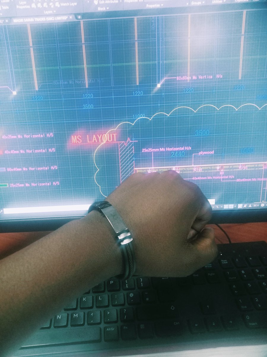 YKwapi's tweet image. A day like today being a weekend, I decided to make nice drawings just   to impress the Indian🇮🇳👳 boss such that he may increase my salary in the coming month, I don't have any money for lunch even since I don't eat Indian food, pray for me guys 🙏🙏🙏🙏