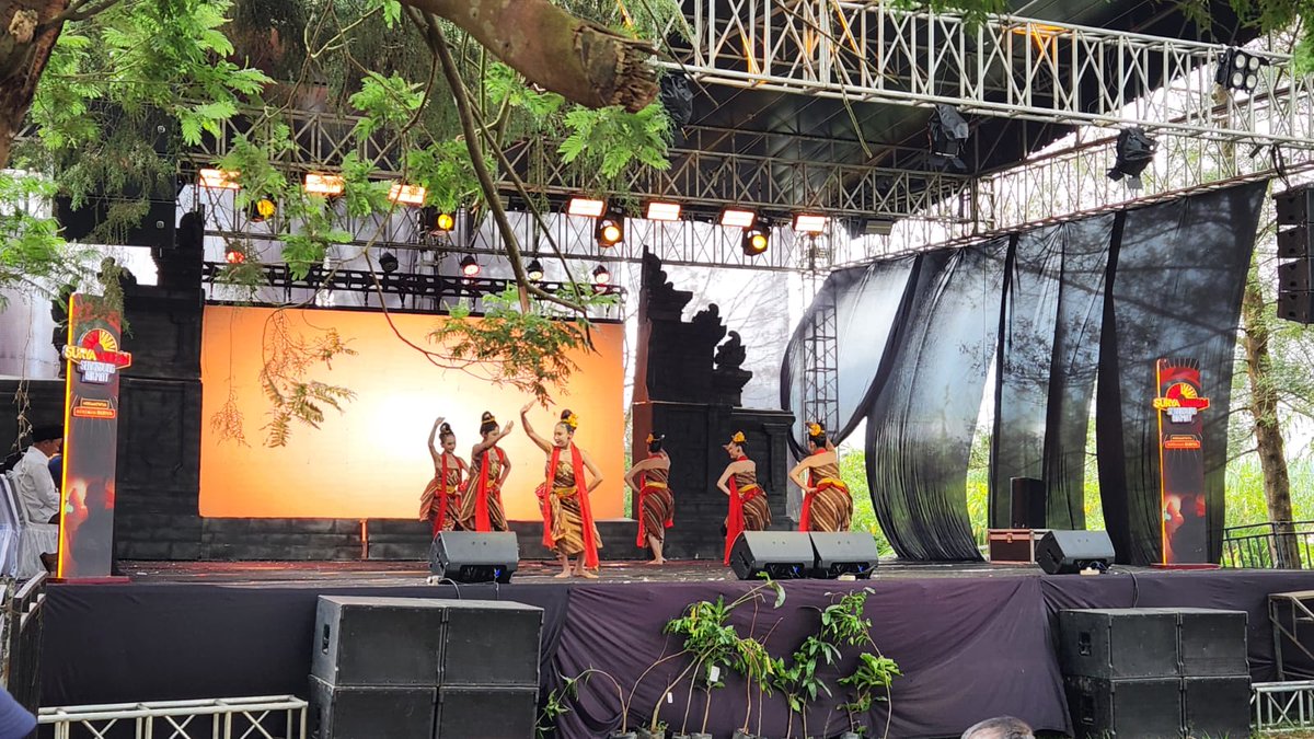 Pembukaan Dieng Culture Festival 2025 sedang berlangsung di Venue Gatotkaca