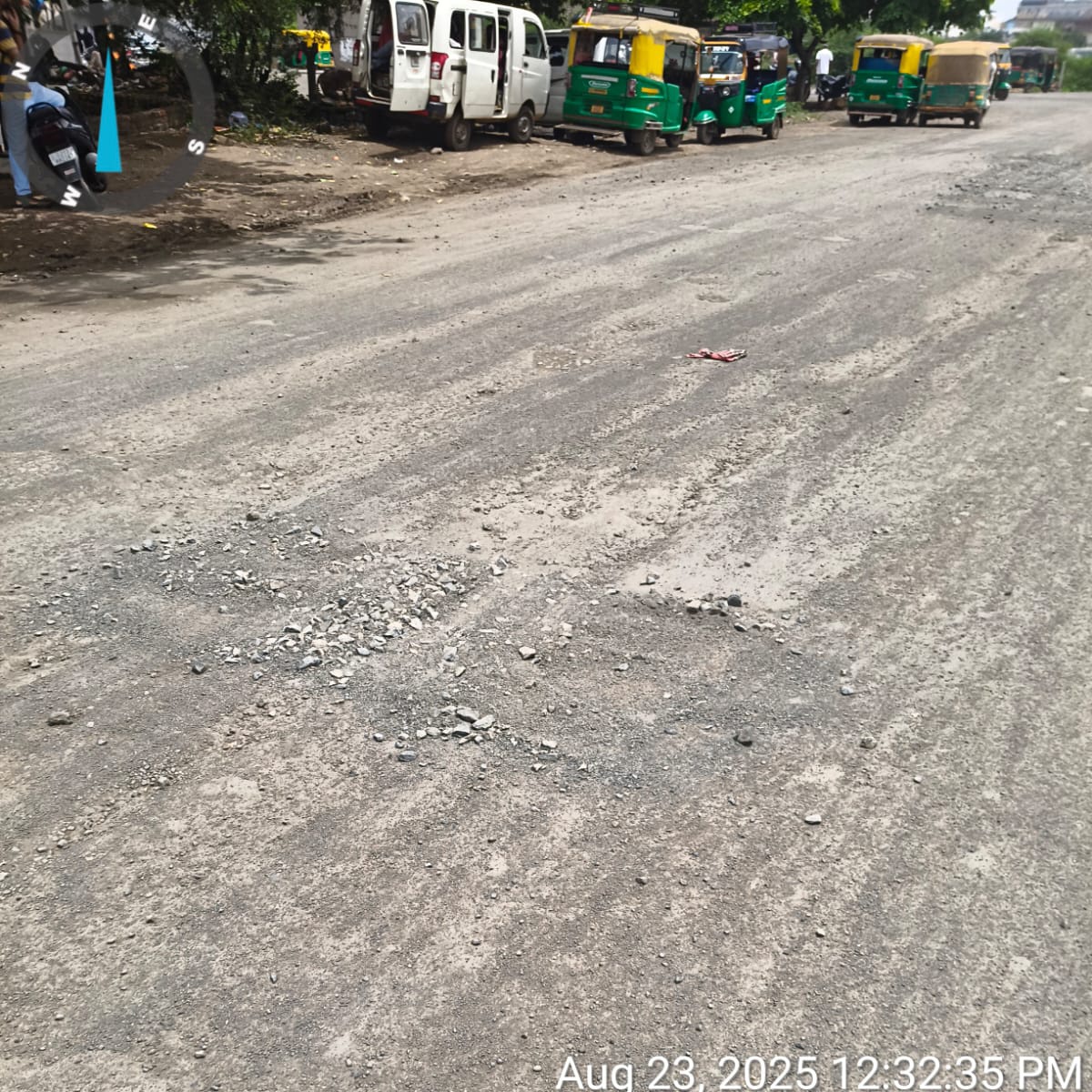 surendranagarmc's tweet photo. સુરેન્દ્રનગર મહાનગરપાલિકા દ્વારા મેઇન રોડ, રિવરફ્રન્ટ રોડ, સર્કિટ હાઉસ રોડ પર ખાડા પૂરવાની કામગીરી કરવામાં આવી છે #snmcupdates @CollectorSRN @Info_SNagar_GoG @CMOGuj #roadreparing https://t.co/5vv4L2Ssh2