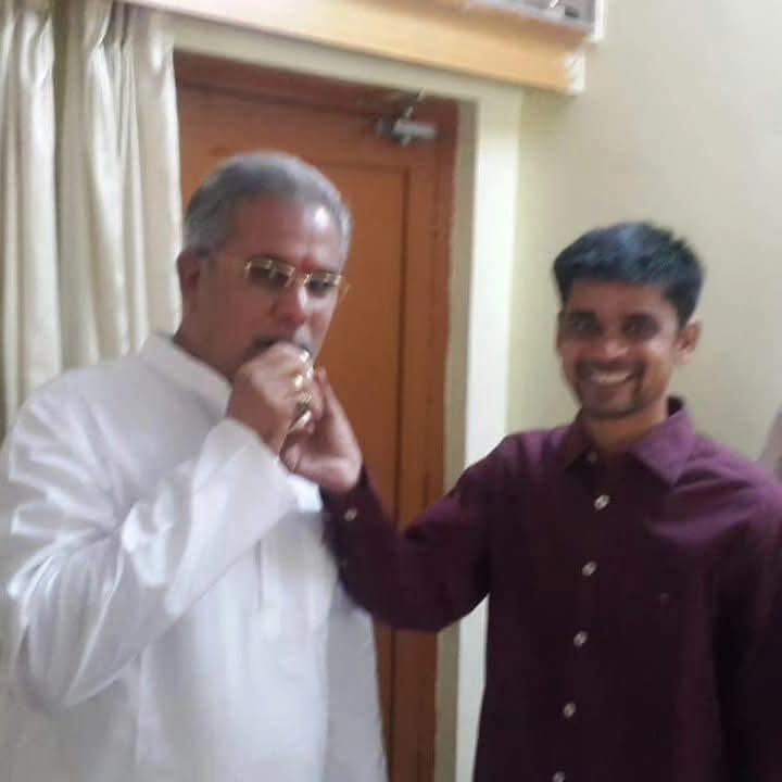 vibhashsthakur's tweet photo. #जीवेत_शरद:_शतम् 

जो चला है नंगे पाँव, छालों का दर्द जानता है 
वह जनता के बीच रहकर, सबका मर्म पहचानता है 🙏

छत्तीसगढ़ के #मसीहा #लोकप्रिय #किसानपुत्र @bhupeshbaghel जी को #जन्मदिन की हार्दिक बधाई एवं शुभकामनाएं।
#bhupeshbaghel  ji🙏💐 https://t.co/m1Tcj1bGIU