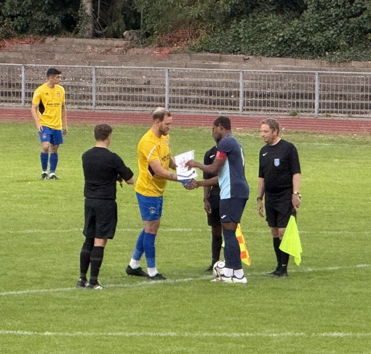 🎞️ HIGHLIGHTS 👉🏼 youtu.be/6zvqd28BPoU?si… 👈🏼

<a href="/BarkingsideFC/">Barkingside F.C.</a> 🔵♈️🟡 <a href="/OfficialHUFC/">Hadleigh United FC</a> 
🪜Step 6v5 - #FAVASE 🏆 1st Qualifying Round
<a href="/ThurlowNunnL/">TNL</a> D1S v <a href="/ThurlowNunnL/">TNL</a> Prem
🗓️ Fri 22 Aug 2025
🏟️ Cricklefield
🕸️ thefa.com/competitions/f…
