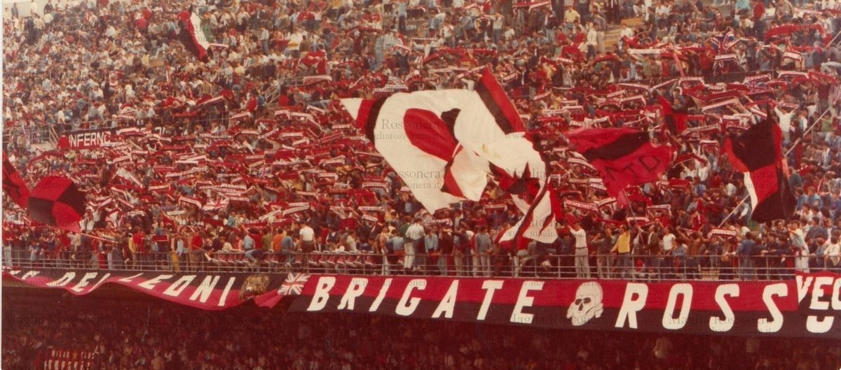MemoriesMilan's tweet photo. #MilanCremonese settembre 1984:
-l’esplosione con una doppietta di Mark #Hateley.
-la morte del povero Marco Fonghessi.
Ricordiamo tutto, ricordiamo sempre.
Il passato e’ Storia, non si cancella e si rispetta.
Il futuro?
Uno stadio così 🙏👇
🔴⚫️ https://t.co/PfOmQMcMoP