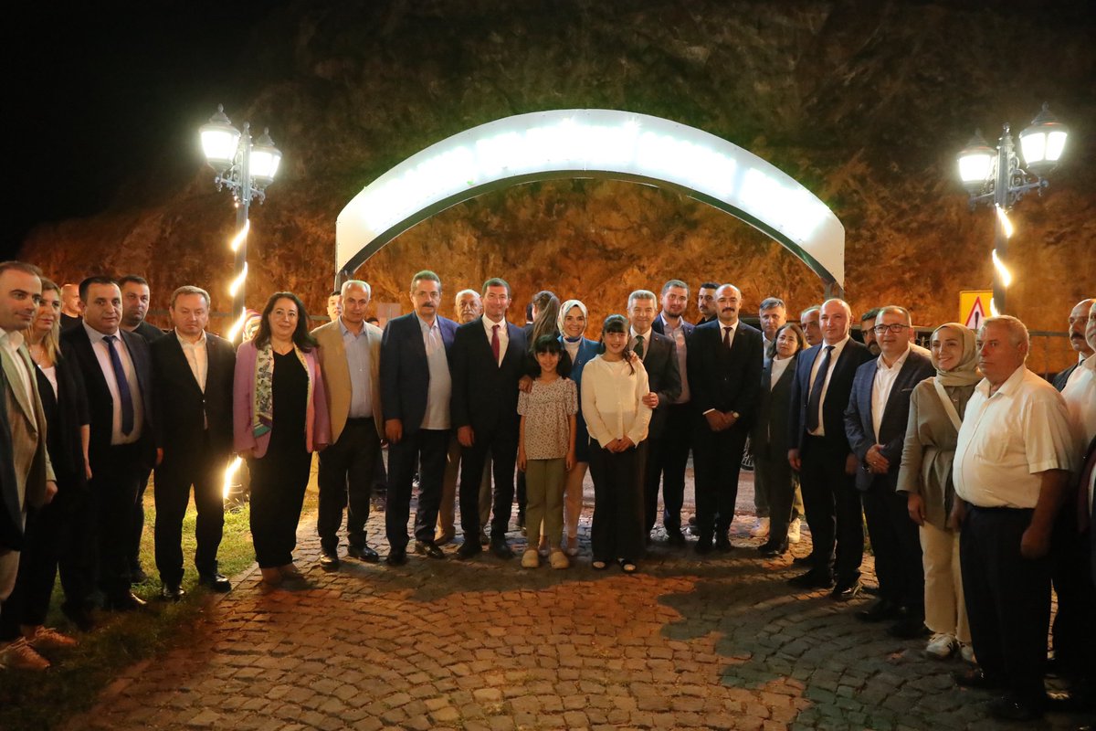 📍Artvin

Ardanuç Belediyemizin Berta Köprüsünde hayata geçirdiği sosyal tesisin açılışını gerçekleştirdik.

Eşsiz doğa manzarası eşliğinde ailece keyifle vakit geçirilebilecek yeni tesisimiz Ardanuçlu hemşehrilerimize hayırlı olsun.

Başta Belediye Başkanımız Emrah Yılmaz olmak