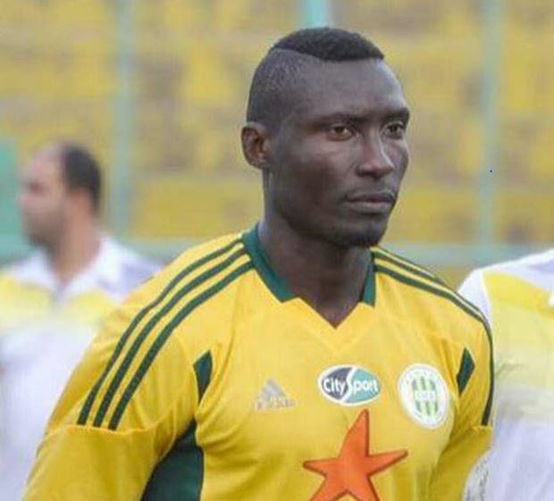 Il y a 11 ans jour pour jour, la JSK perdait son joueur, Albert Ebossé Bodjongo suite à un match face à l'USM Alger. 

Un événement tragique qui aura tristement marqué le foot algérien et les supporters du club. 💔

À jamais dans nos mémoires...