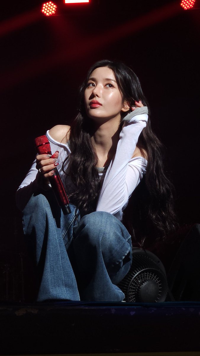 jjolevgom's tweet photo. 권은비 좋아
#권은비 #KWONEUNBI 
#THERED https://t.co/dypNBbRV4i