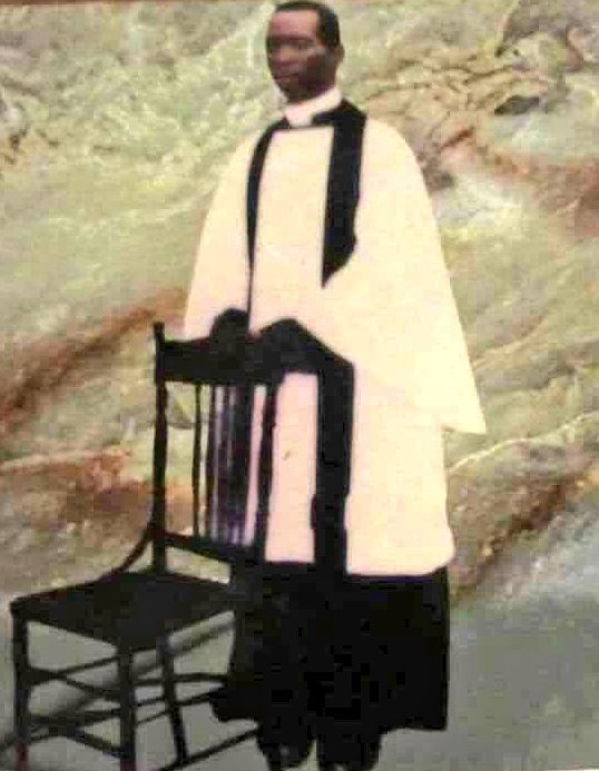 HOLY NWEJE: The Story of an Igbo Saint

Hezekiah Okolo-Ogwugwu Nweje was an Anglican priest from Onitsha, Anambra State. He was born in August 1919 and passed away in June 1962. 🕊️

Why was he nicknamed Holy Nweje? A thread!

Retweet to educate someone